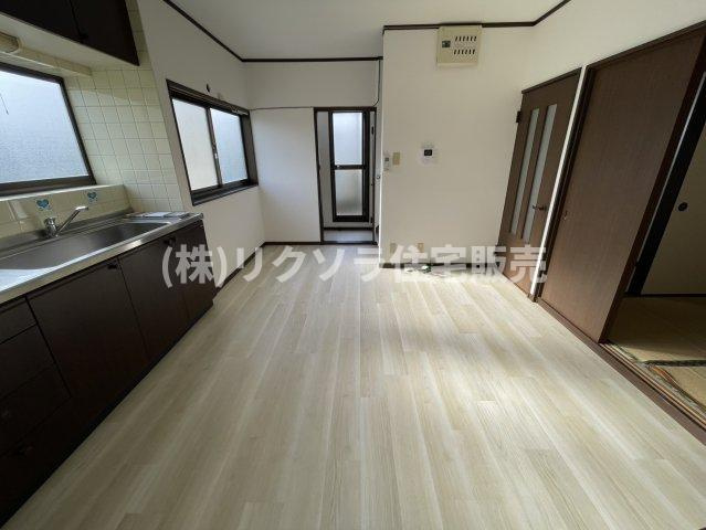 中木田町　中古一戸建てのキッチン|LDK8.0帖
■物件内覧・資金計画相談・住宅ローン相談、リフォーム相談、お問合せ受付中■
※当日・翌日のご内覧、ご相談はお電話でのお問合せがスムーズです！