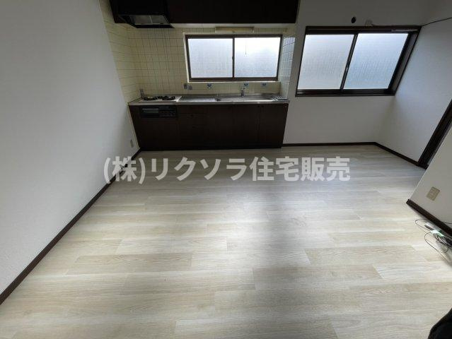中木田町　中古一戸建てのキッチン|LDK8.0帖
■物件内覧・資金計画相談・住宅ローン相談、リフォーム相談、お問合せ受付中■
※当日・翌日のご内覧、ご相談はお電話でのお問合せがスムーズです！