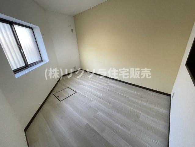 中木田町　中古一戸建ての洋室|洋室5.0帖
■物件内覧・資金計画相談・住宅ローン相談、リフォーム相談、お問合せ受付中■
※当日・翌日のご内覧、ご相談はお電話でのお問合せがスムーズです！