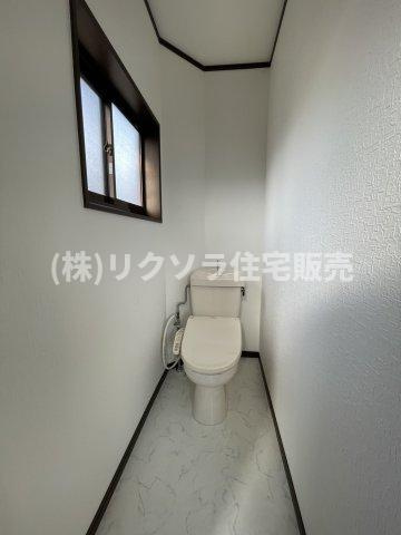 中木田町　中古一戸建ての設備|2階　トイレ
■物件内覧・資金計画相談・住宅ローン相談、リフォーム相談、お問合せ受付中■
※当日・翌日のご内覧、ご相談はお電話でのお問合せがスムーズです！