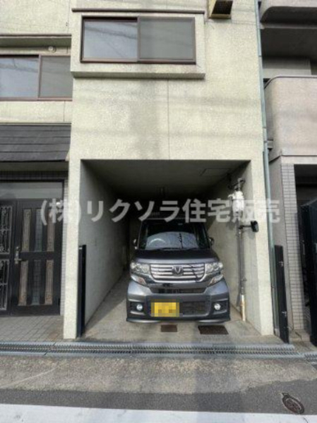 中木田町　中古一戸建ての駐車場|1台駐車可
■物件内覧・資金計画相談・住宅ローン相談、リフォーム相談、お問合せ受付中■
※当日・翌日のご内覧、ご相談はお電話でのお問合せがスムーズです！