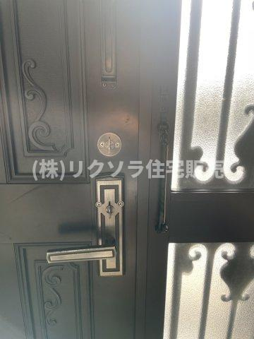 中木田町　中古一戸建ての防犯設備|ツーシリンダー錠
■物件内覧・資金計画相談・住宅ローン相談、リフォーム相談、お問合せ受付中■
※当日・翌日のご内覧、ご相談はお電話でのお問合せがスムーズです！
