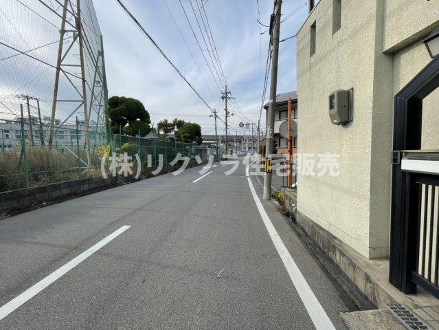 中木田町　中古一戸建ての前面道路含む現地写真|■物件内覧・資金計画相談・住宅ローン相談、リフォーム相談、お問合せ受付中■
※当日・翌日のご内覧、ご相談はお電話でのお問合せがスムーズです！
