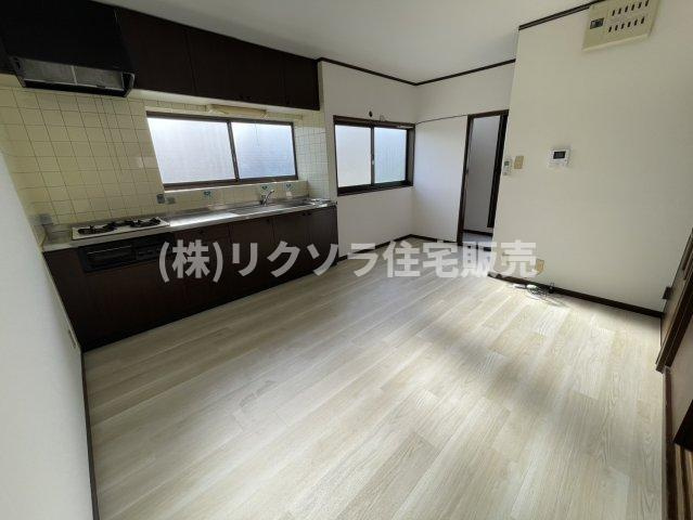 中木田町　中古一戸建ての居間・リビング|LDK8.0帖
■物件内覧・資金計画相談・住宅ローン相談、リフォーム相談、お問合せ受付中■
※当日・翌日のご内覧、ご相談はお電話でのお問合せがスムーズです！