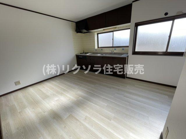 中木田町　中古一戸建ての居間・リビング|LDK8.0帖
■物件内覧・資金計画相談・住宅ローン相談、リフォーム相談、お問合せ受付中■
※当日・翌日のご内覧、ご相談はお電話でのお問合せがスムーズです！