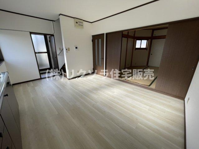 中木田町　中古一戸建ての居間・リビング|LDK8.0帖
■物件内覧・資金計画相談・住宅ローン相談、リフォーム相談、お問合せ受付中■
※当日・翌日のご内覧、ご相談はお電話でのお問合せがスムーズです！