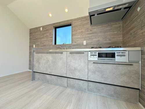 【キッチン】 |  東大和市新堀２丁目 | 室内を広々と使用できるよう壁付けしてあり、動線を考えられた間取りとなっております。