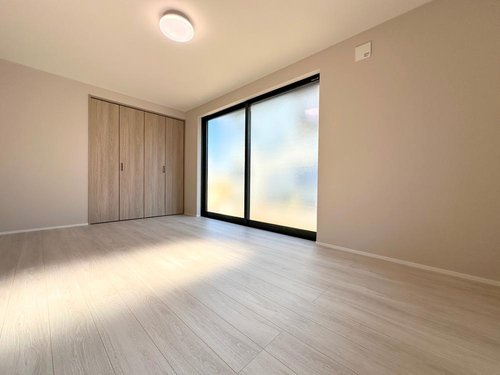 【洋室】 |  東大和市新堀２丁目 | 大型収納付き洋室広々７．５帖です！