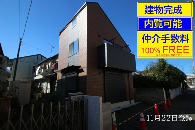 【外観】 |  東大和市新堀２丁目 | 東側道路に接道＋南側隣地通路の為、陽当り・通風・開放感良好で閑静な住宅地内の大型駐車場付き新築住宅の発表！