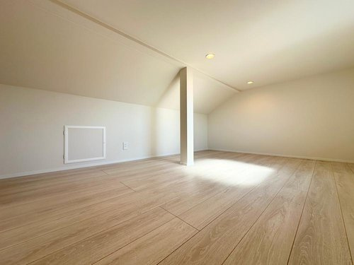 【収納】 |  東大和市新堀２丁目 | 固定階段式小屋裏収納は、収納部屋としてはもちろん、お子様の秘密基地にも最適です。季節物や衣替えのオフシーズンのものなど、嵩張る物もすっきり収納できそうです♪
