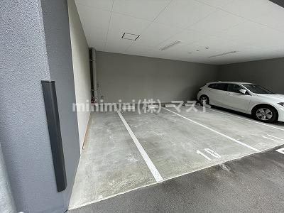 エスリード大阪梅田リュクスの駐車場