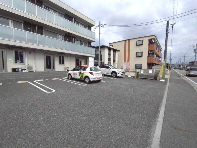 薮田 グランゲートの駐車場