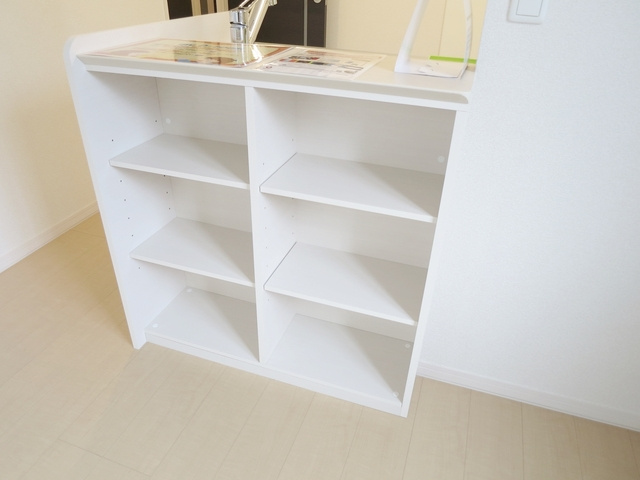 フォルテーヌⅤの収納|飾り棚にも収納にもなり、使い方次第です♪