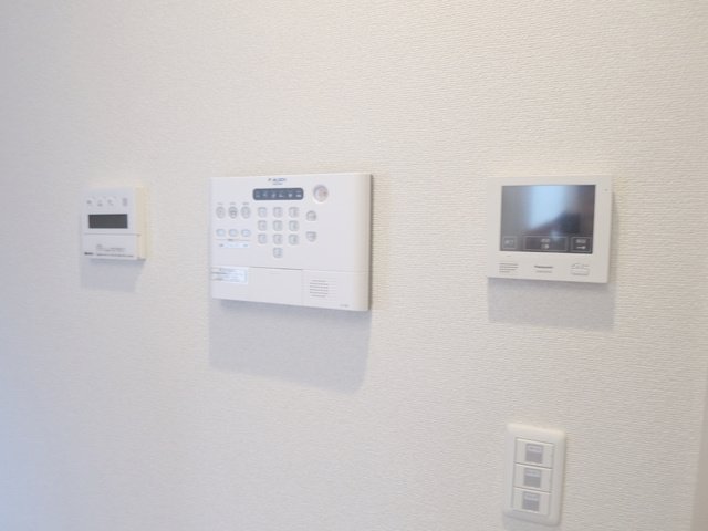 フォルテーヌⅤのセキュリティ|便利なテレビモニター付きインターホンや、嬉しい追炊き機能付きのスイッチです♪