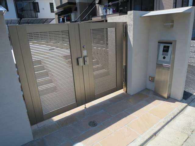 フォルテーヌⅤのエントランス|オートロック付のエントランスです♪