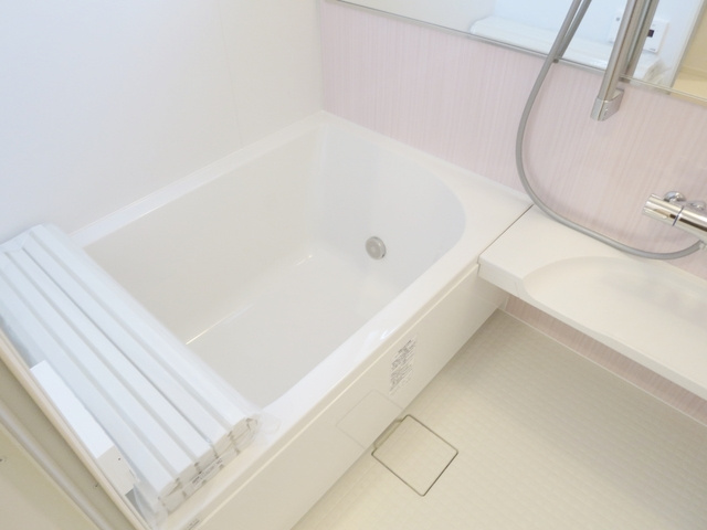 フォルテーヌⅤの浴室|綺麗なバスルームで一日の疲れがとれますね♪