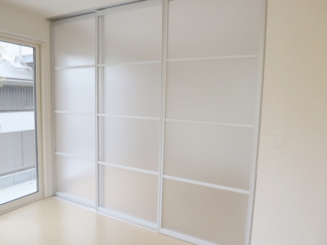 フォルテーヌⅤの内装|洋室とリビングの間のお洒落な可動の仕切りです♪