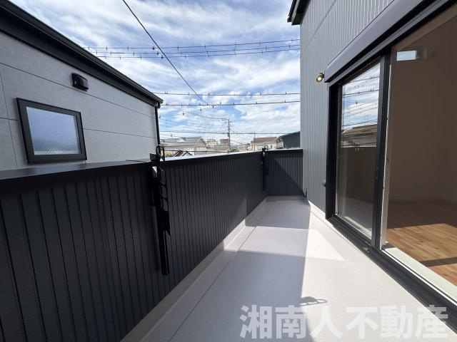 茅ヶ崎市柳島海岸　新築一戸建て　全3棟のバルコニー|バルコニー付きです