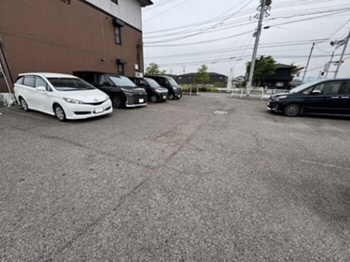 レジデンス･タケカタの駐車場