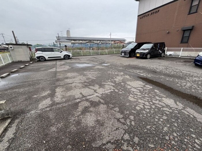 レジデンス･タケカタの駐車場