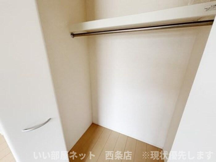 ウィステリア・フィールド　B棟の洋室