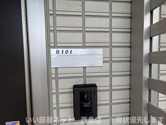 ウィステリア・フィールド　B棟の玄関