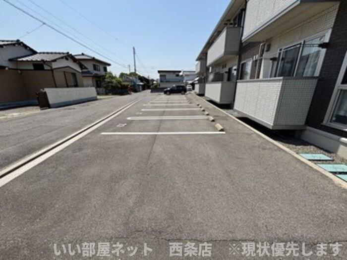 パールリリィの駐車場