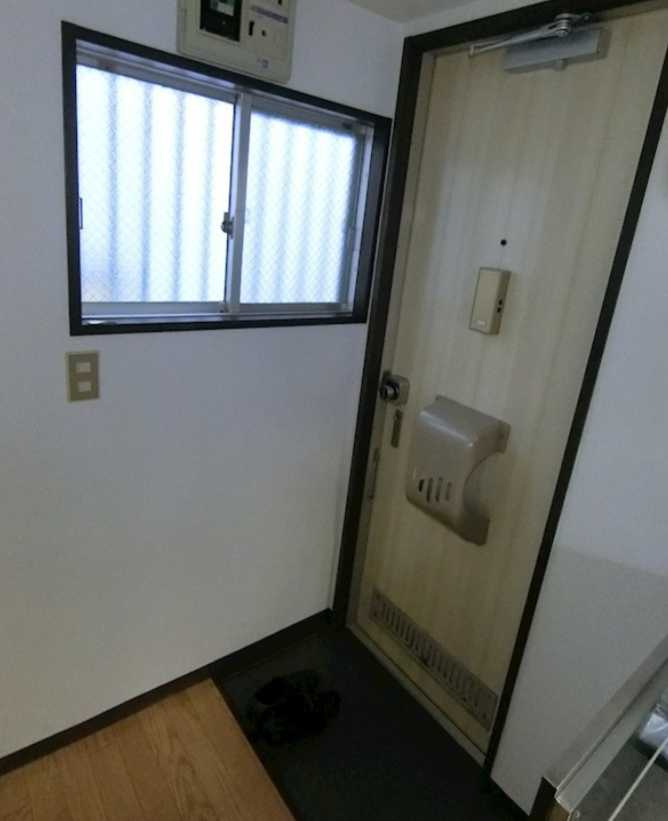 ハイツシノA　南向き　バストイレ別　追焚の玄関