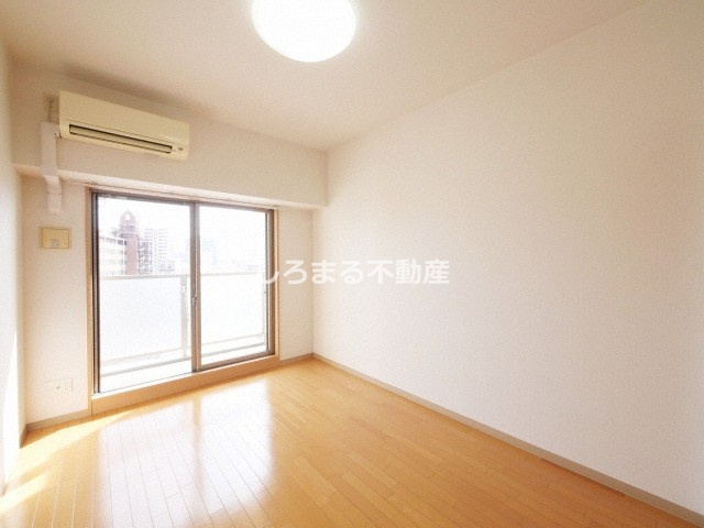 エステムコート梅田・天神橋リバーフロントの居間・リビング