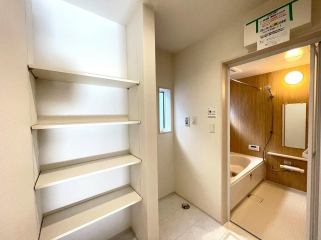 豊田市志賀町高洞　新築分譲住宅　全2棟　1号棟の脱衣所