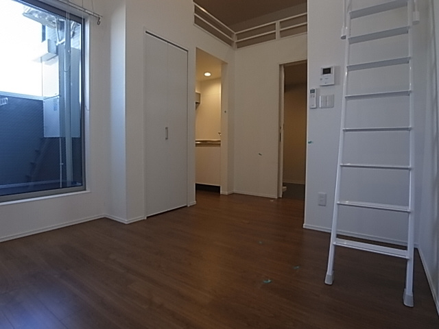 神戸市長田区東尻池町１丁目のアパートの居間・リビング|リビング洋室