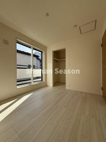 【洋室】 | 全居室南側に窓が配置され、陽光取り込みます◎