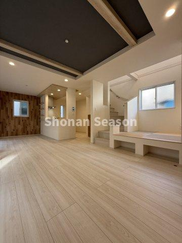 【居間・リビング】 | マルチスキップ含めLDKは20帖越えですので、家族みんなでくつろげます☆