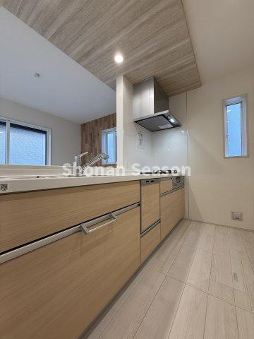 【キッチン】 | ポップアップ天井がキッチンを華やかな空間に演出します♪