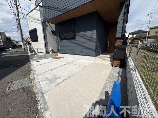 茅ヶ崎市柳島海岸　新築一戸建て　全3棟の駐車場|車をお持ちの方に嬉しい駐車場付きの物件です