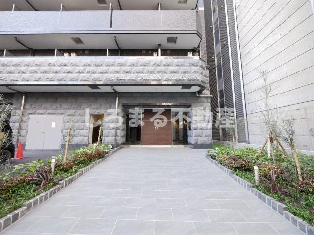 プレサンス谷町九丁目駅前のエントランス