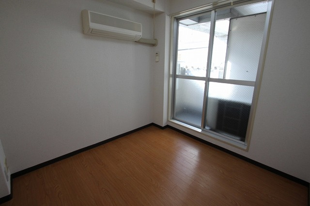 エアリーコート小阪の洋室