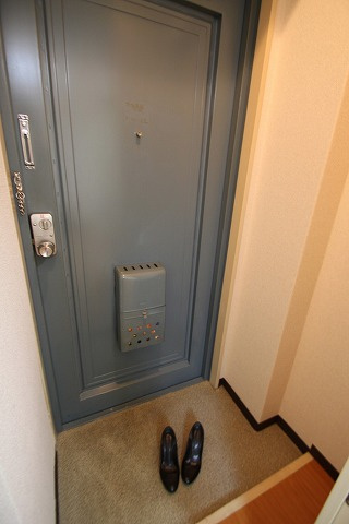 エアリーコート小阪の玄関