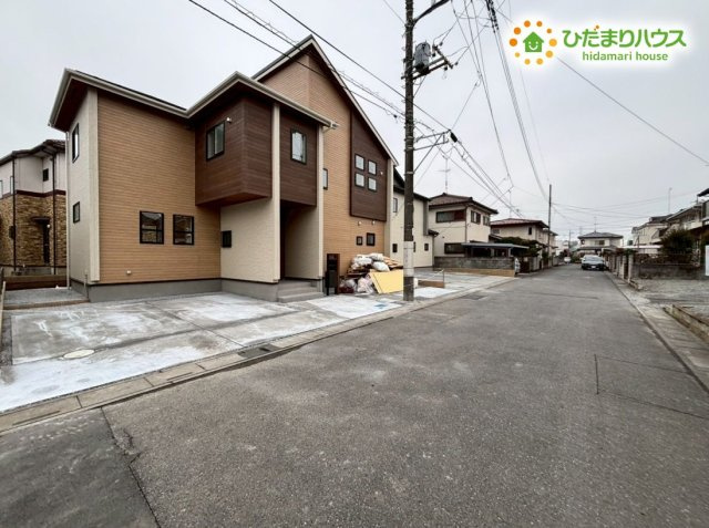 行田市棚田町3丁目　新築一戸建て　ブルーミングガーデン　02の前面道路含む現地写真