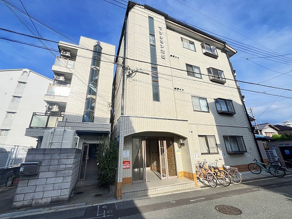 マンション常盤の外観