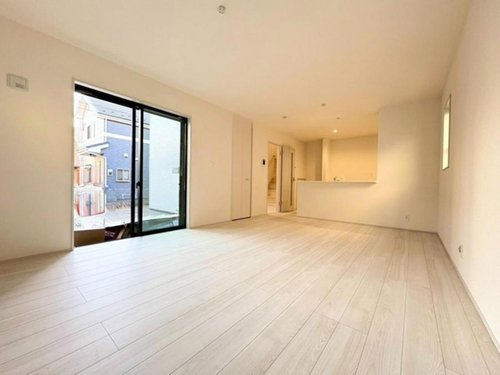 【Livele Garden.S】東村山市萩山町６期の居間・リビング|南側の道路に接道しているので、日当たり良好