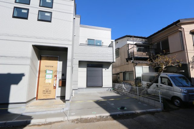 【外観】 | 【Livele Garden.S】東村山市萩山町６期 | カースペース2台並列で駐車可能！ゆとりのカースペースで来客時にも便利です。