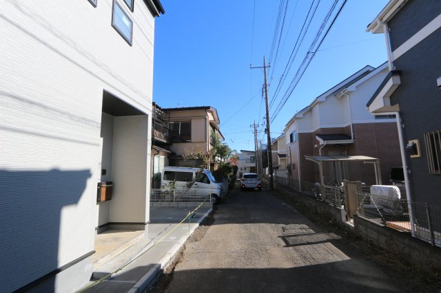 【Livele Garden.S】東村山市萩山町６期|郵便局徒歩4分。小学校、スーパー、コンビニ、幼稚園も徒歩10分圏内♪　自然が豊かで遊具や原っぱなどがある大きな公園も新設し、子育て世帯に嬉しい環境です。