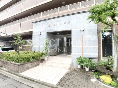 【エントランス】 | Residential岡崎 | 落ち着いたエントランスです