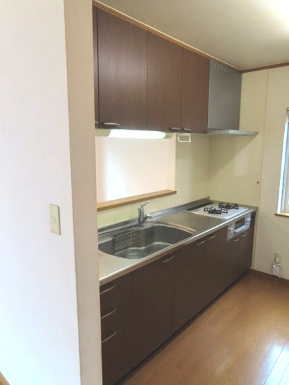 【キッチン】 | 北見市美山町東３丁目７０番地１６５　中古売家　 | 【現況】キッチンはタカラのシステムキッチンに新品交換します。