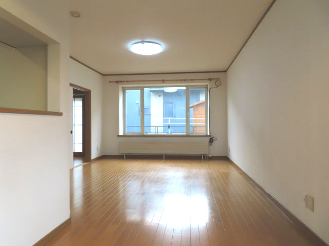 【居間・リビング】 | 北見市美山町東３丁目７０番地１６５　中古売家　