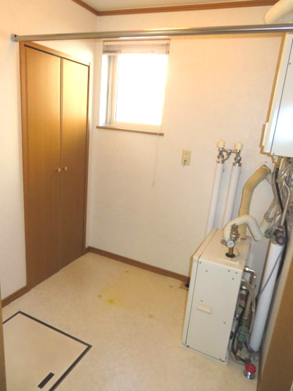 【脱衣所】 | 北見市美山町東３丁目７０番地１６５　中古売家　 | 洗面・脱衣・洗濯機置場・収納