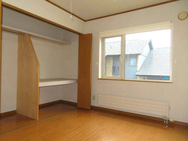 【洋室】 | 北見市美山町東３丁目７０番地１６５　中古売家　 | 2階北側7.5帖洋室