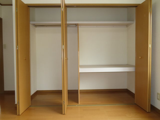 【収納】 | 北見市美山町東３丁目７０番地１６５　中古売家　 | 2階北側7.5帖洋室収納