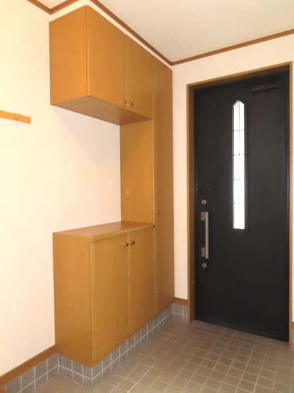【玄関】 | 北見市美山町東３丁目７０番地１６５　中古売家　 | 玄関・玄関収納
